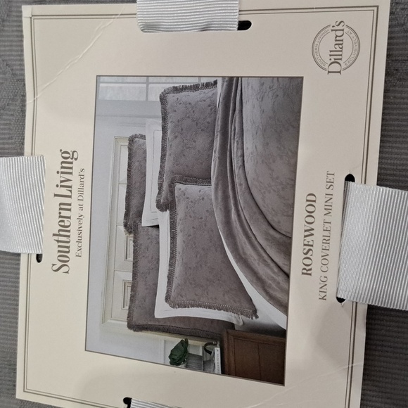 Southern Living Rosewood Matelasse Fringed Coverlet Mini Set - Picture 3 of 6